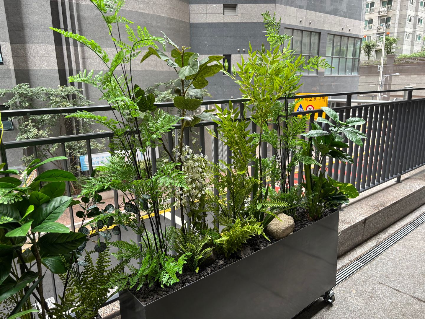 위스키바 플랜테리어 시공 9
